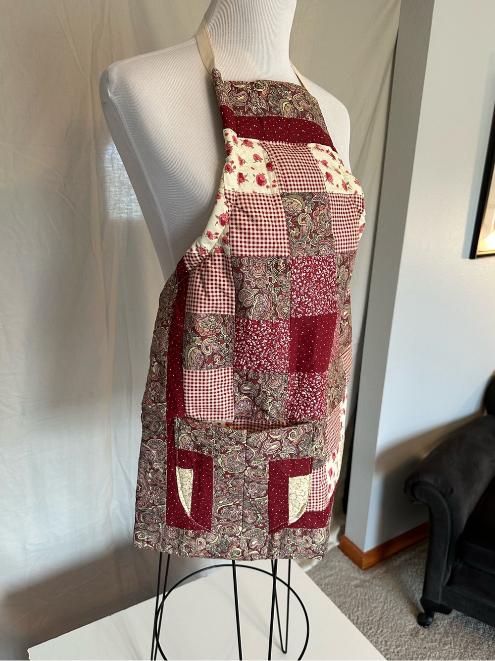 Hand Crafted Apron Burgundy & Cream Patchwork Quilted drawstring victorian heart - Picture 7 of 9